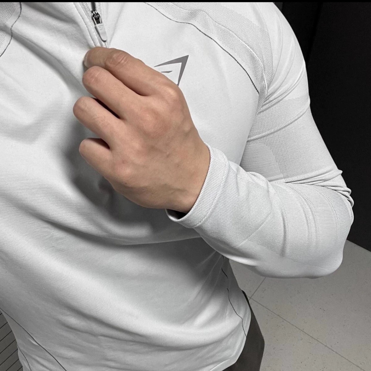 Athletic Pro Long Sleeve Zip молочные